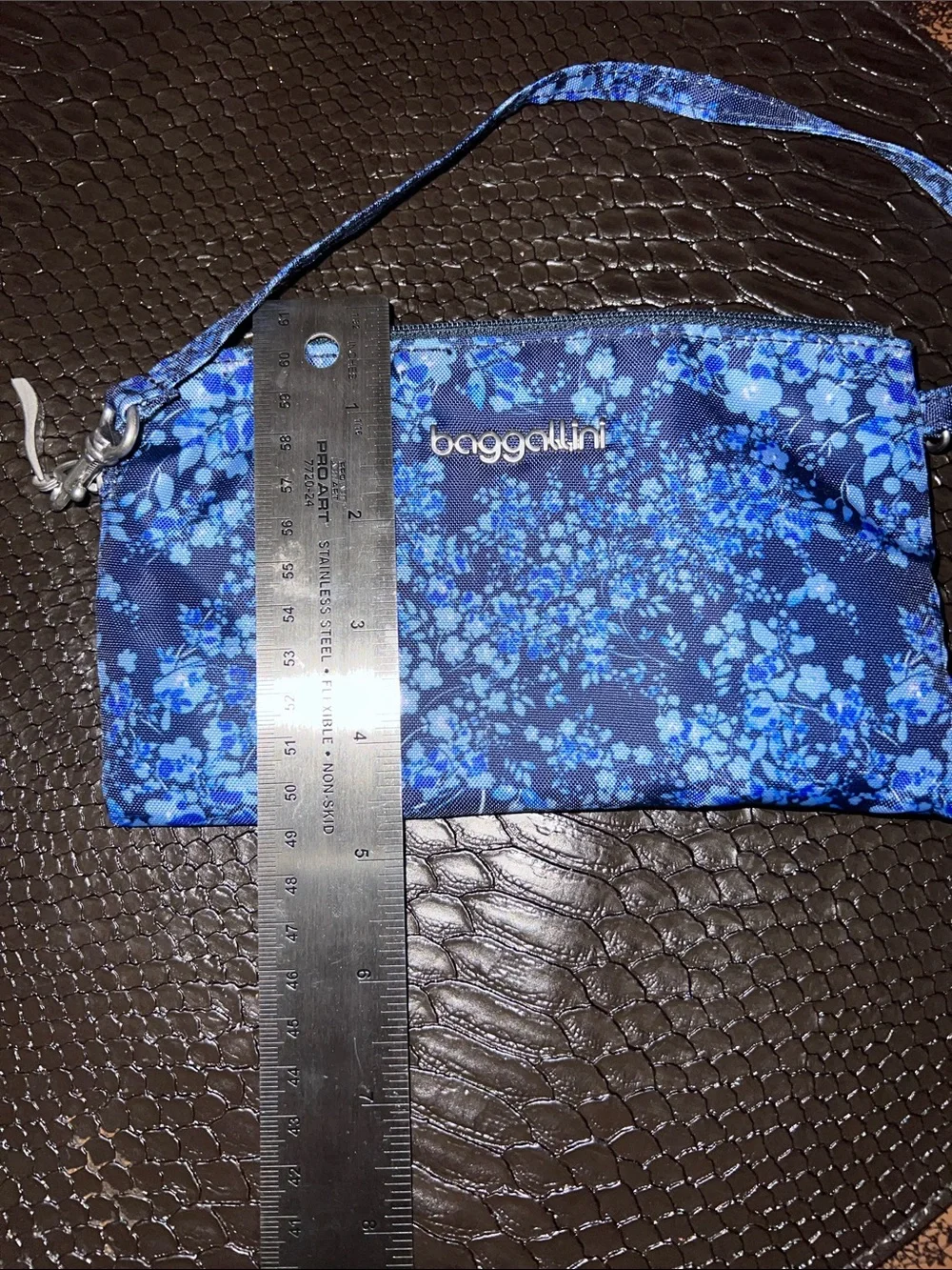 Baggallini RFID Wrislet